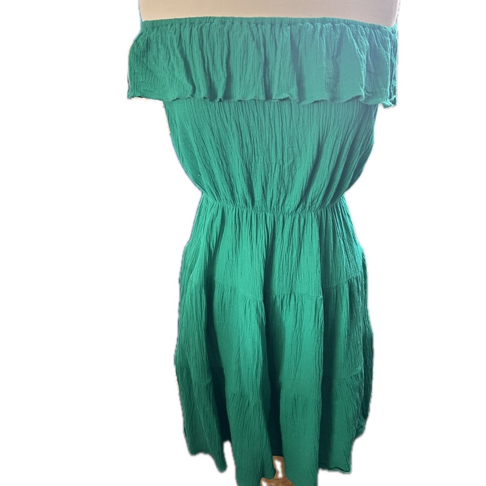Green strapless dress